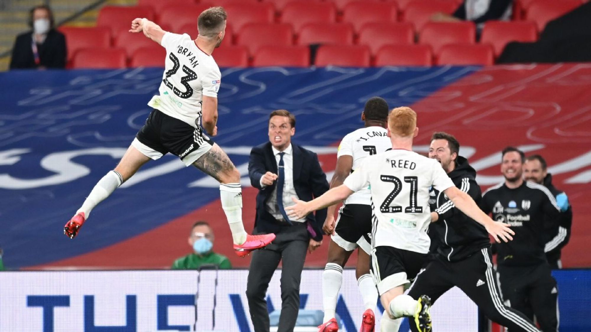 联赛中再夺 联赛中再夺